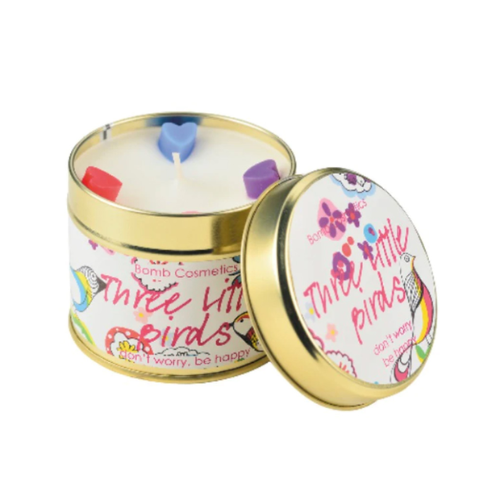 Three Little Birds بومب كوزمتكس شمع معطرة